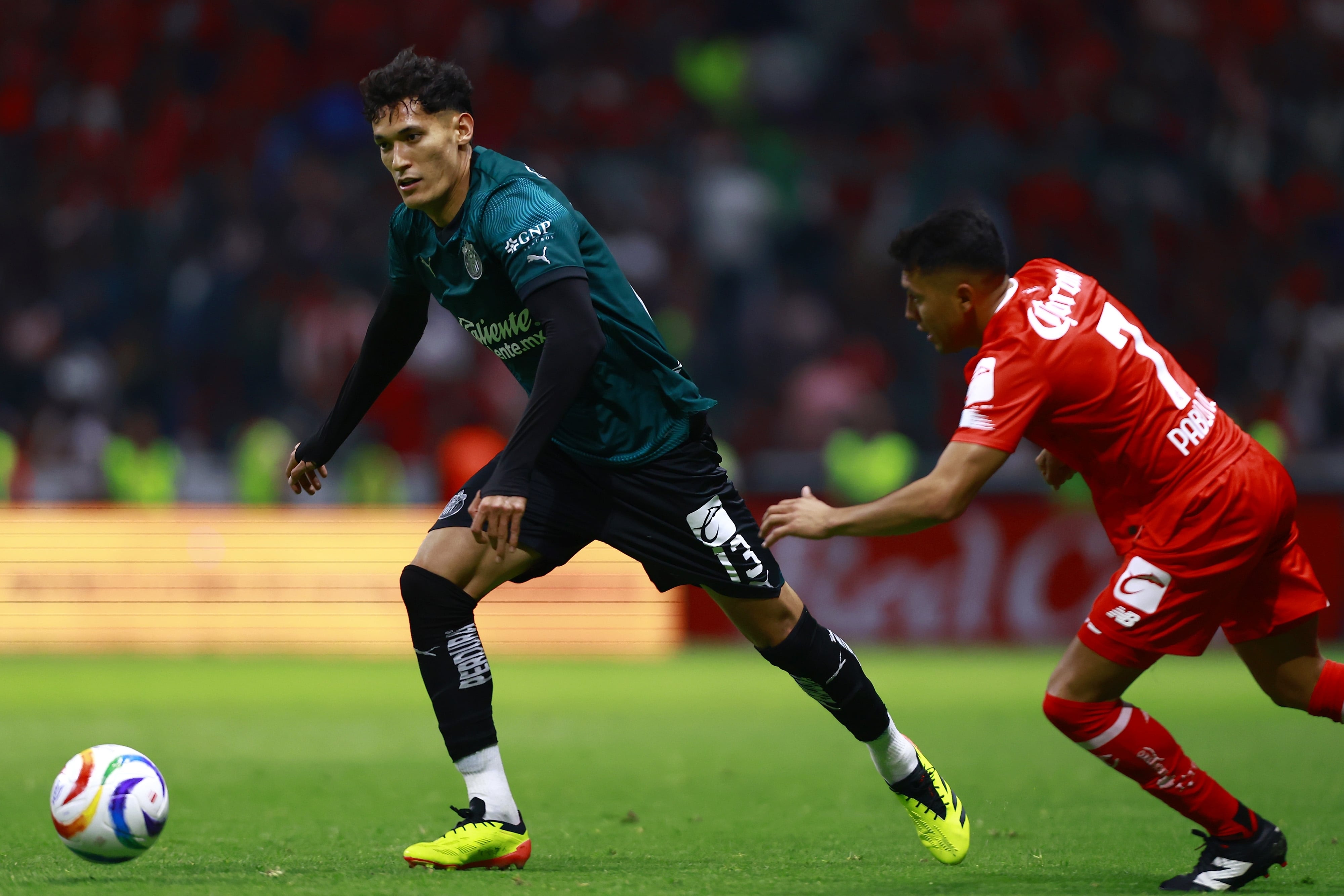 Chiquete Orozco, en un partido con Chivas.