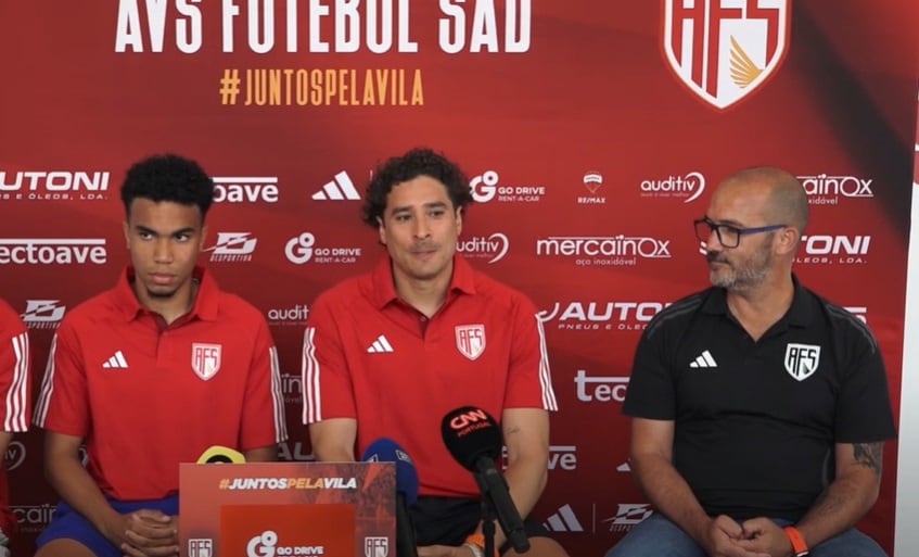 Memo Ochoa en su presentación con el AVS.