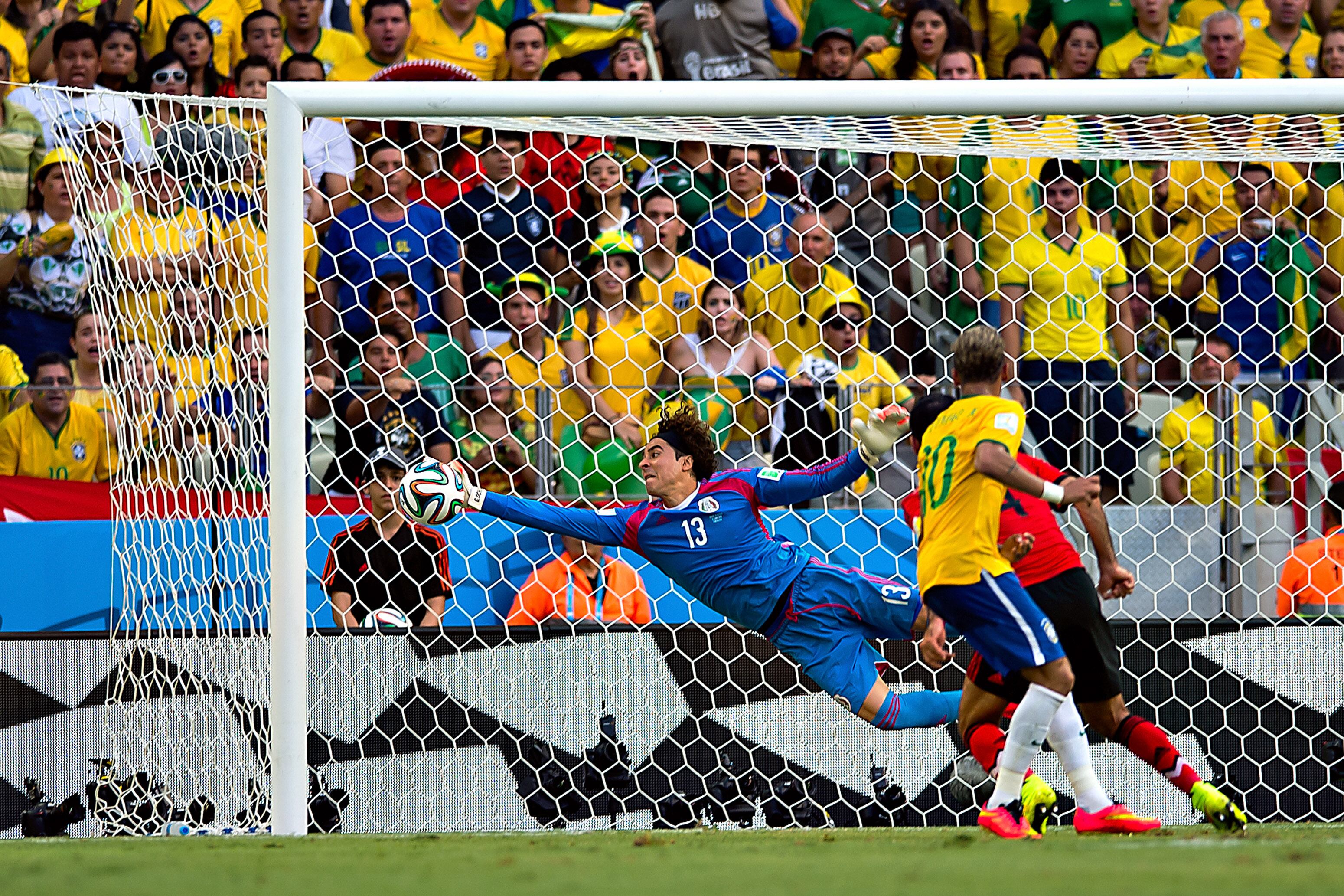 Memo Ochoa, en el Mundial 2014.