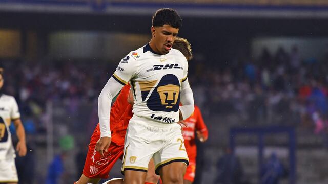 El papá del jugador de Pumas lo defendió en redes sociales y fue critiado por los usuarios