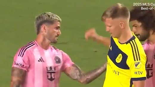 Rodrigo de Paul quiso humillar a jugador de Nashville y terminó en el suelo
