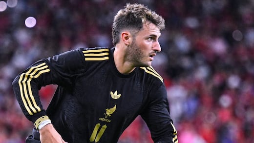 Santiago Giménez dejaría el AC Milan para llegar a un histórico de la Premier League