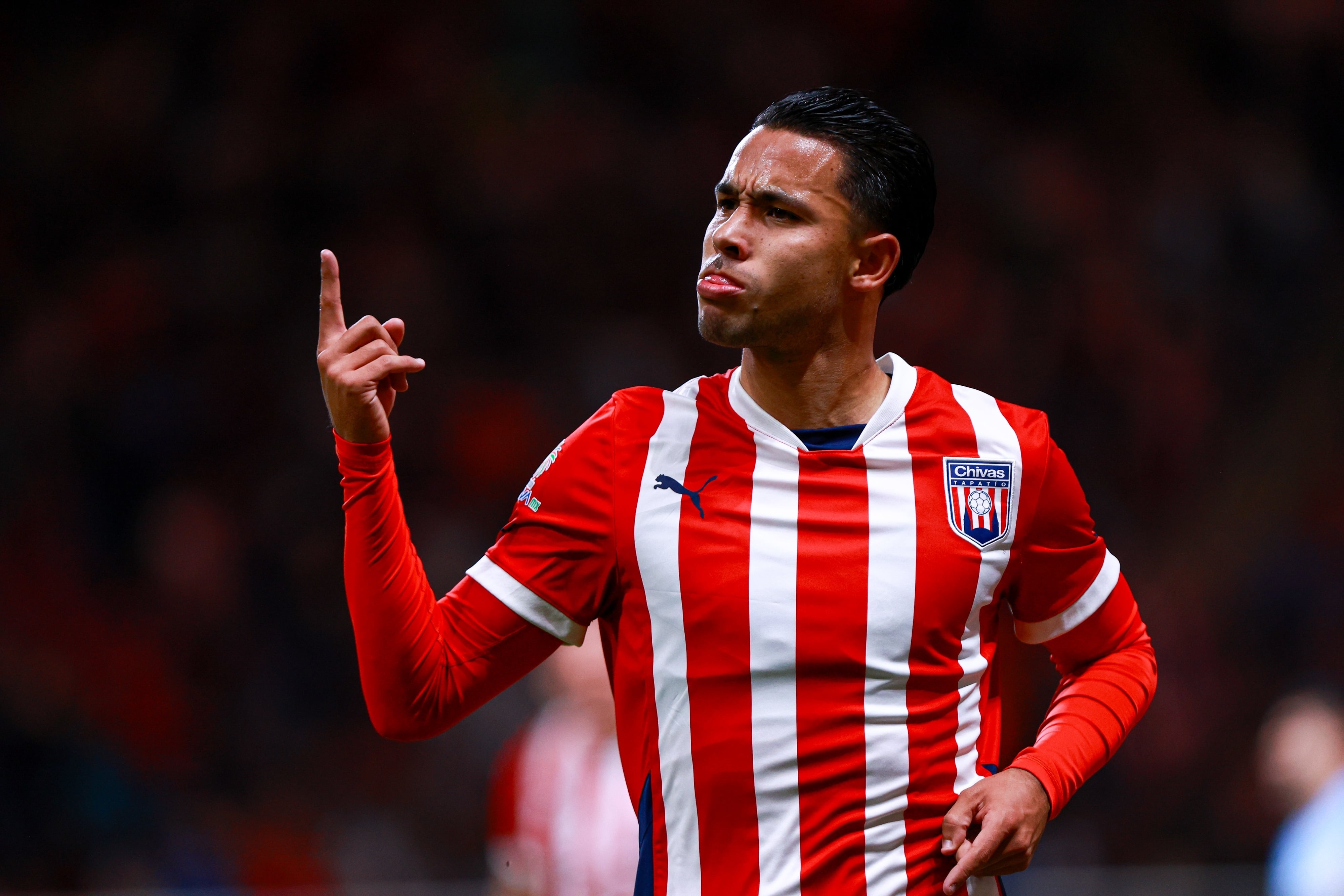 Chivas logra retener a su máxima joya en ofensiva; no, no es Chicharito