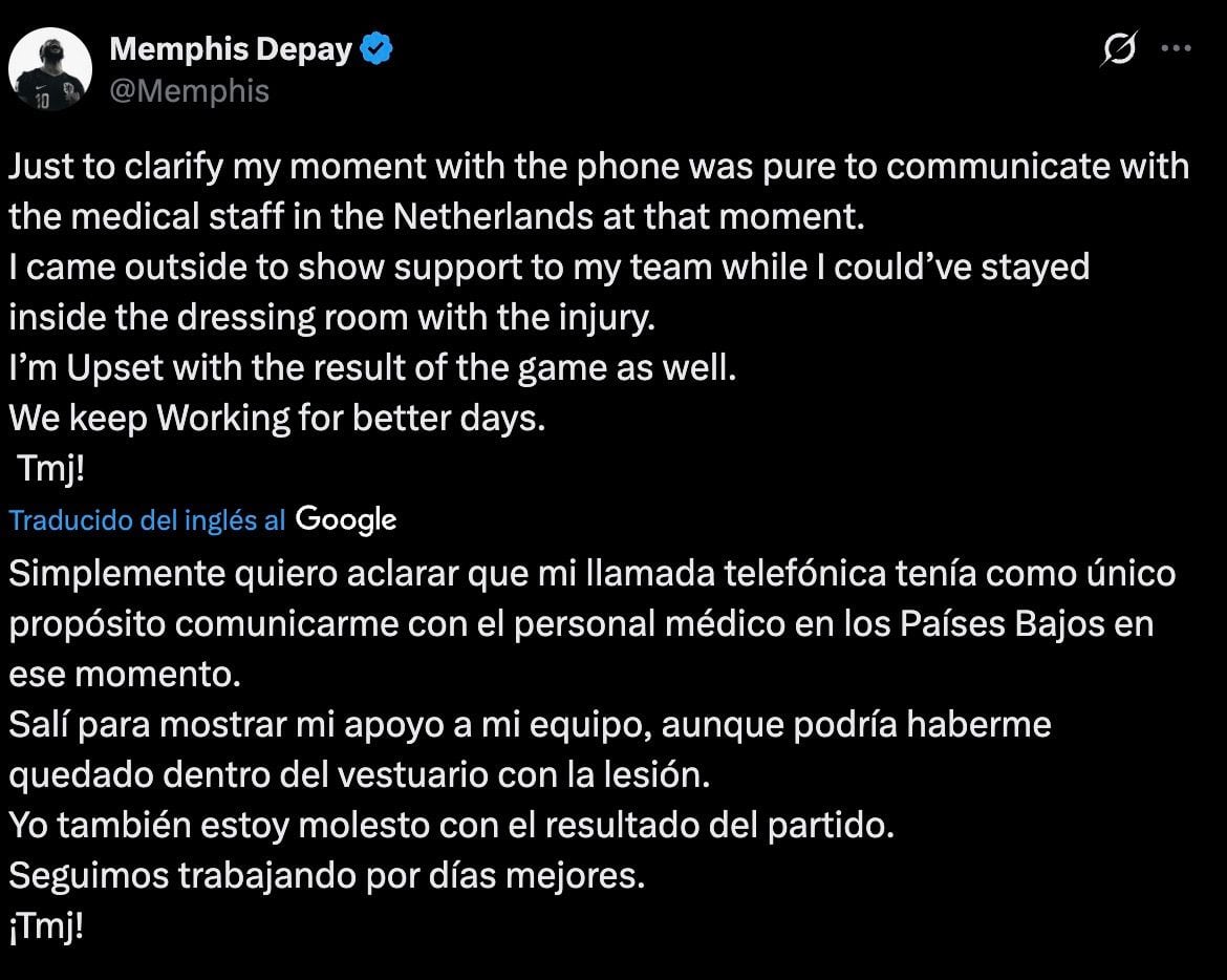 Regañan a Memphis Depay por usar su celular tras ser sustituido en el Corinthians vs Flamengo.