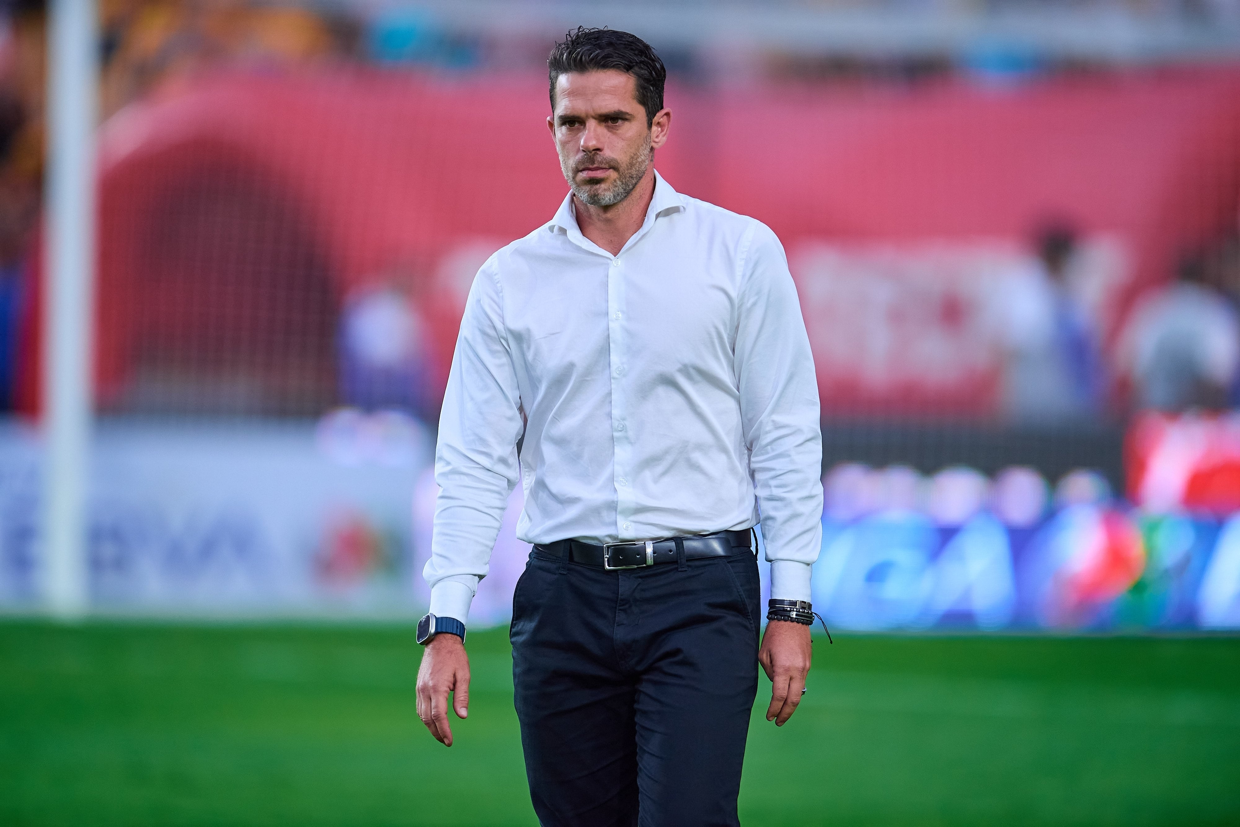 Pese a ya no estar en Boca Juniors, Fernando Gago le complicaría el presente a los Xeneizes y su DT