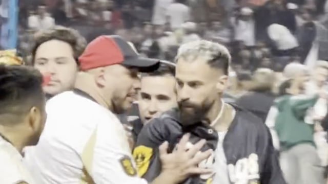 Marc Crosas y Escorpión Dorado llegan a los empujones en la Kings League