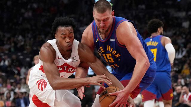 Scottie Barnes y Nikola Jokic en la NBA.