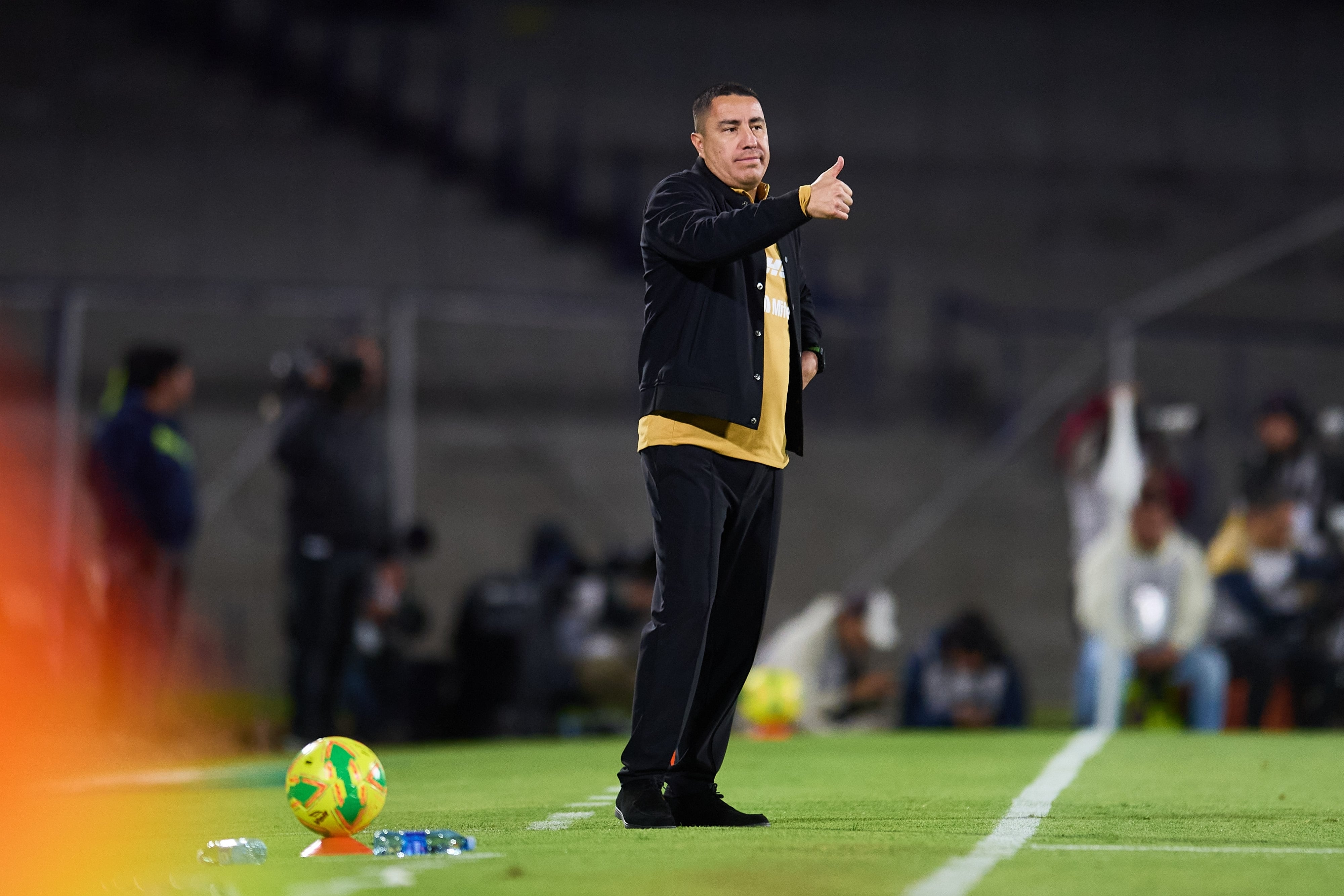 Efraín Juárez, director técnico de Pumas.