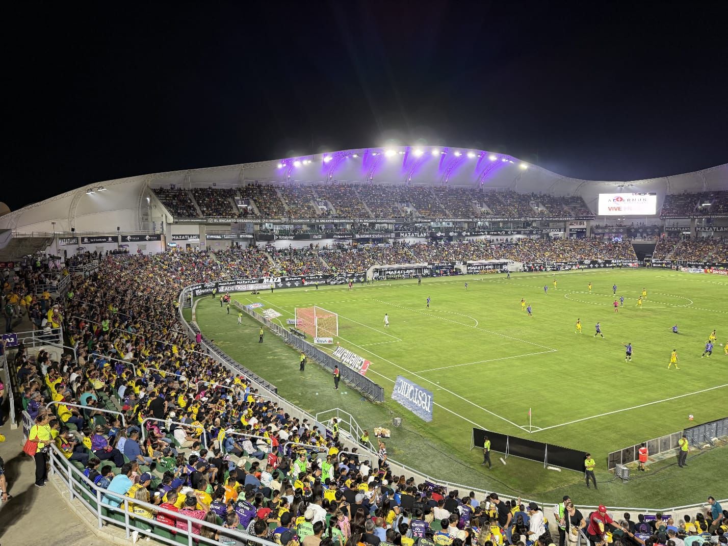 Más de 20 mil aficionados hicieron vibrar El Encanto durante el Mazatlán vs América.