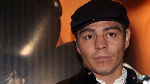 ¡Se quedó sin lana! Travieso Arce paga 200 mil pesos por apostarle al Canelo Álvarez.