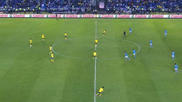 Jugadores del América se adelantaron de la media cancha antes del penal contra Cruz Azul