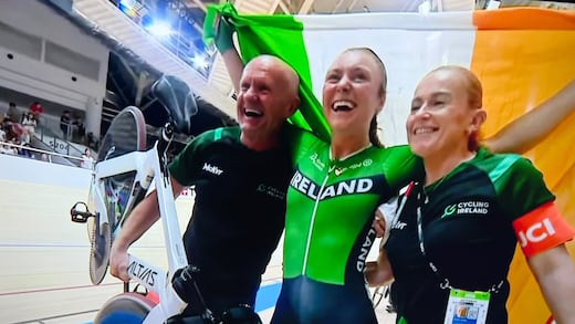 Lara Gillespie conquista el arcoíris a más de 50 km/h; Yareli Acevedo lo defendió hasta el último sprint