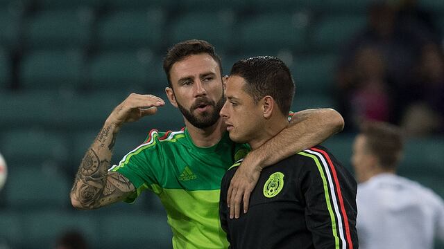 No lo apoya: Miguel Layun le da la espalda a Chicharito tras comentarios machistas.