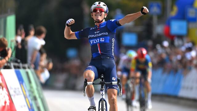 David Gaudu levantó los brazos en la Vuelta a España. Foto: Facebook/F y D cycling team